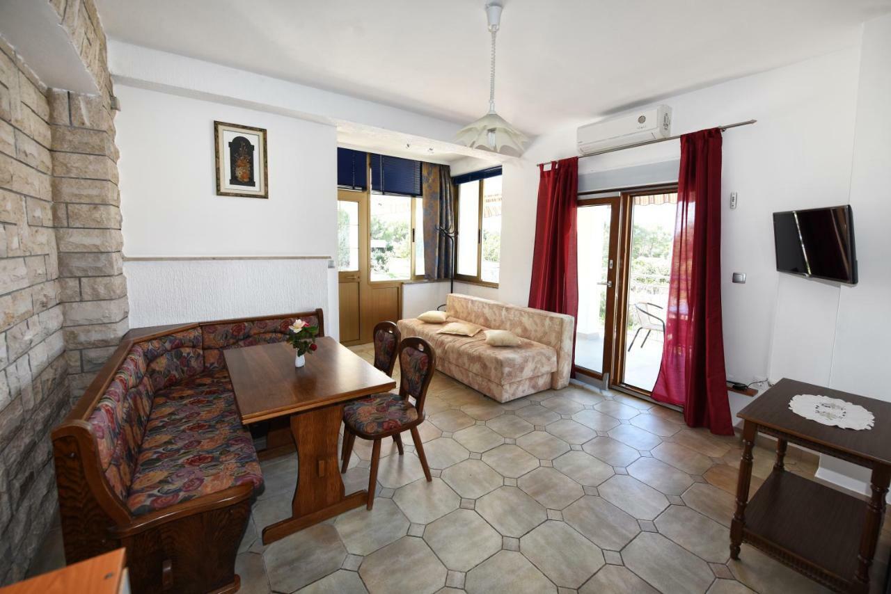 Apartments Nena Funtana Ngoại thất bức ảnh