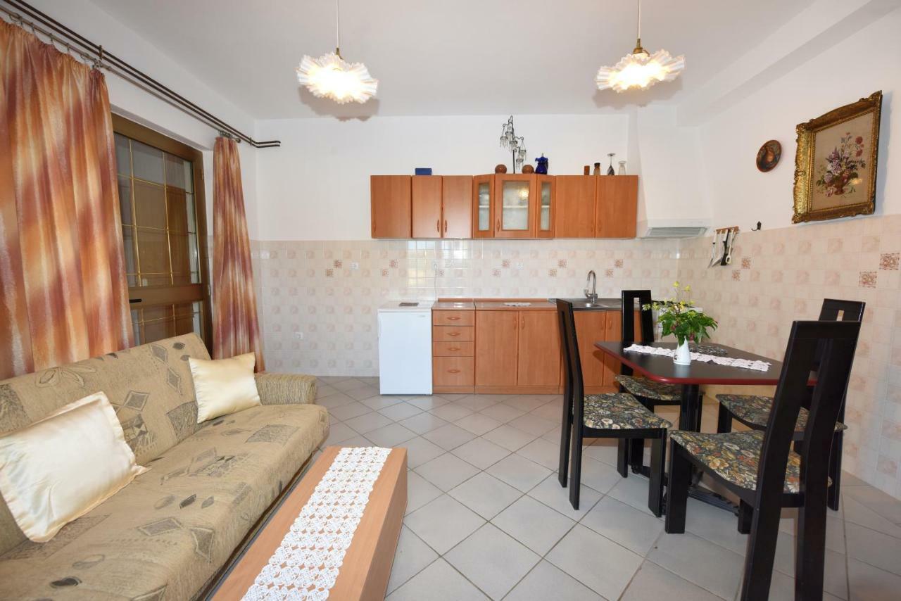 Apartments Nena Funtana Ngoại thất bức ảnh