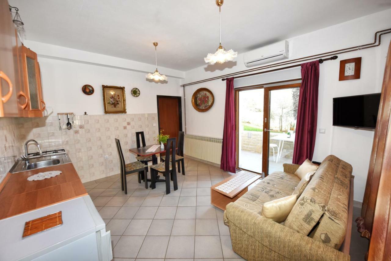 Apartments Nena Funtana Ngoại thất bức ảnh