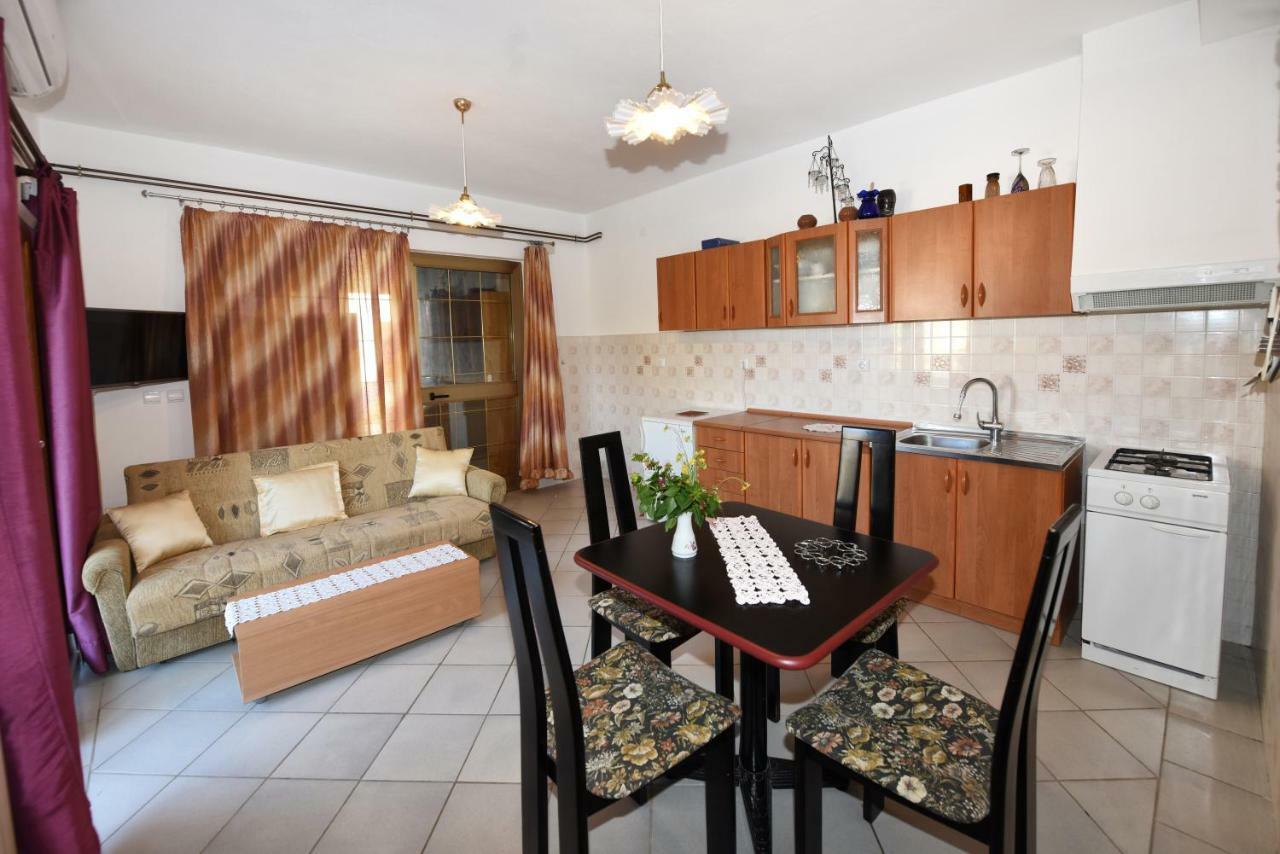 Apartments Nena Funtana Ngoại thất bức ảnh